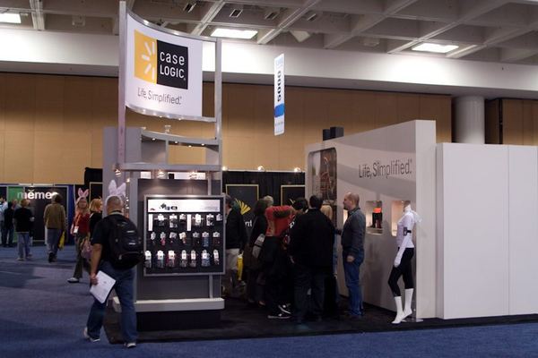 Macworld 2009 — expo floor — photograph 109