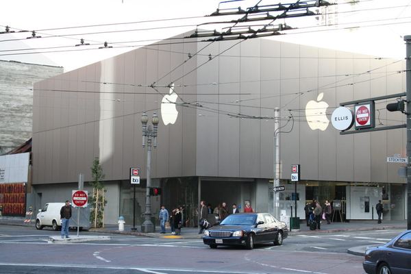 Macworld San Francisco 2006 — 7 January — photograph 4