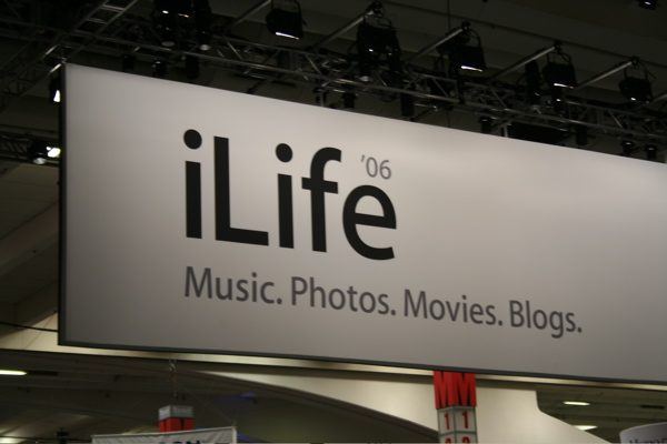 Macworld San Francisco 2006 — expo floor — photograph 9