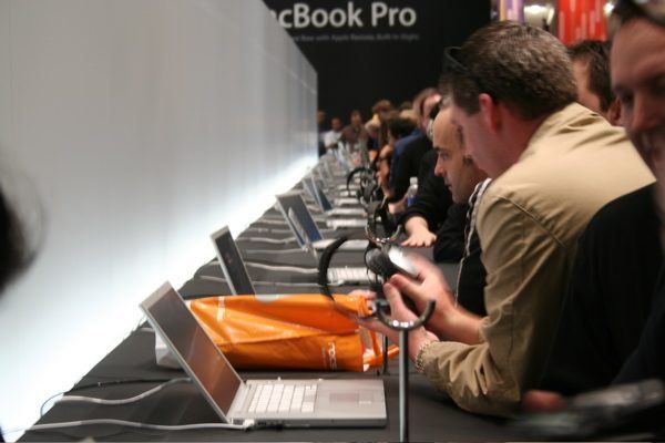 Macworld San Francisco 2006 — expo floor — photograph 14