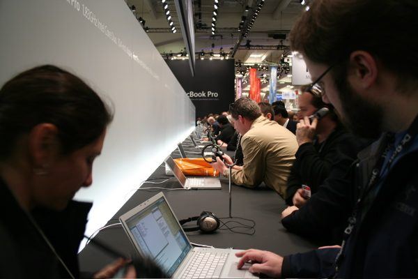 Macworld San Francisco 2006 — expo floor — photograph 16