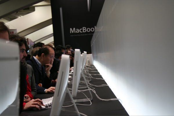 Macworld San Francisco 2006 — expo floor — photograph 18