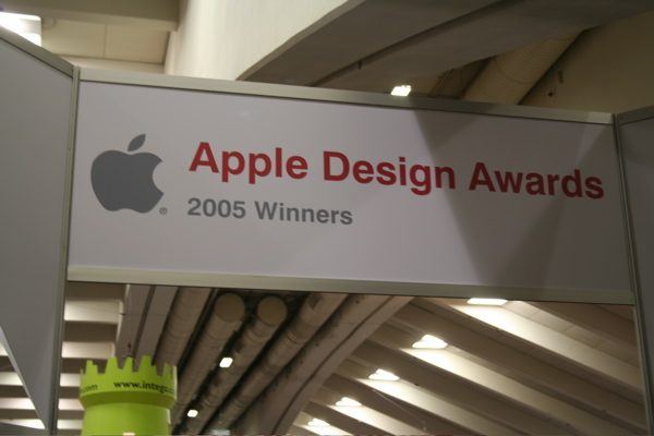 Macworld San Francisco 2006 — expo floor — photograph 44