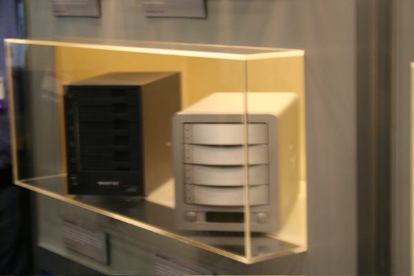 Macworld San Francisco 2006 — expo floor — photograph 61