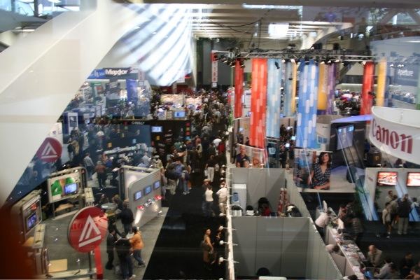 Macworld San Francisco 2006 — expo floor — photograph 64