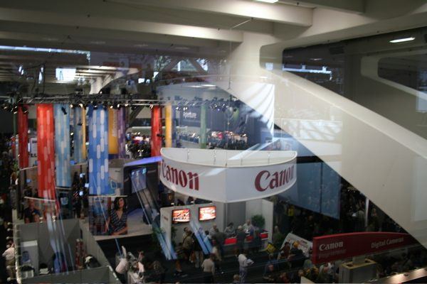 Macworld San Francisco 2006 — expo floor — photograph 65