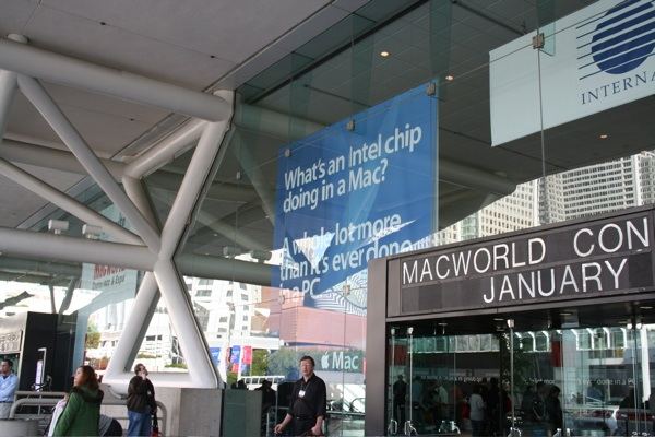 Macworld San Francisco 2006 — expo floor — photograph 67