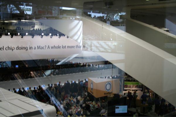 Macworld San Francisco 2006 — expo floor — photograph 68