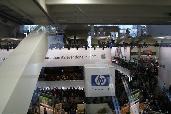 Macworld San Francisco 2006 — expo floor — photograph 71