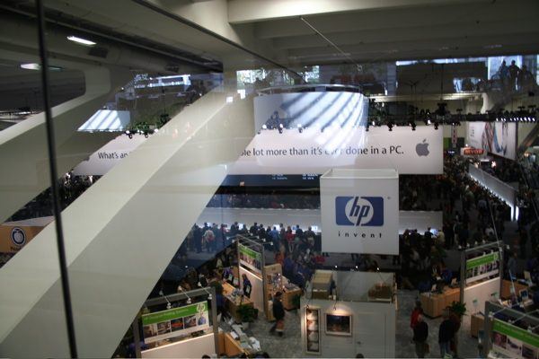 Macworld San Francisco 2006 — expo floor — photograph 73