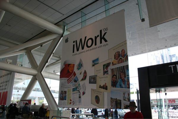 Macworld San Francisco 2006 — expo floor — photograph 78