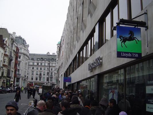 Apple Store — Regent Street — photograph 3