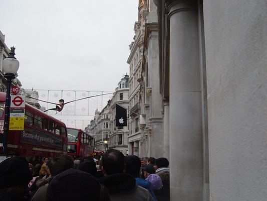Apple Store — Regent Street — photograph 5