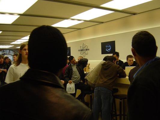 Apple Store — Regent Street — photograph 7
