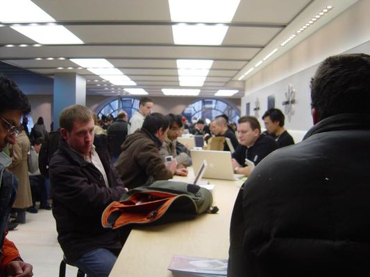 Apple Store — Regent Street — photograph 8