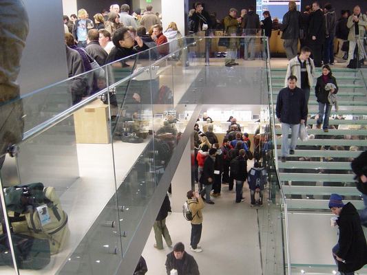 Apple Store — Regent Street — photograph 11