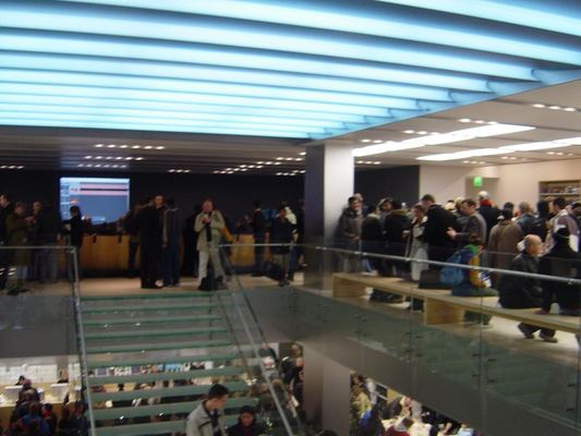Apple Store — Regent Street — photograph 12
