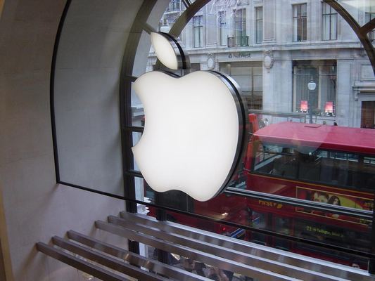 Apple Store — Regent Street — photograph 14