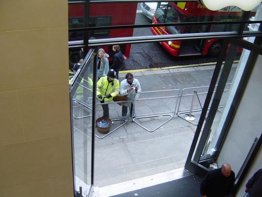 Apple Store — Regent Street — photograph 15