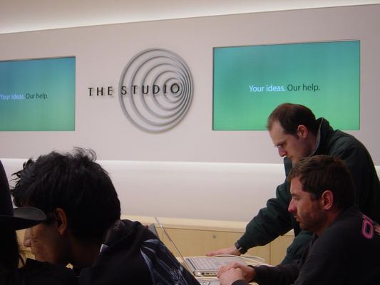Apple Store — Regent Street — photograph 17