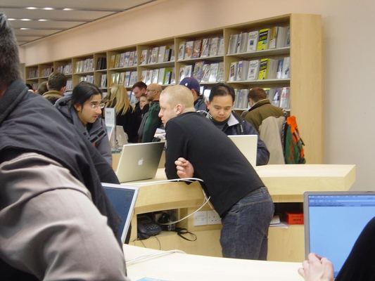 Apple Store — Regent Street — photograph 18