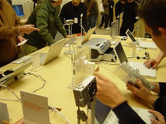 Apple Store — Regent Street — photograph 27