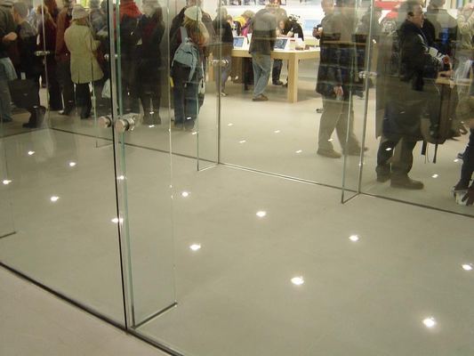 Apple Store — Regent Street — photograph 29