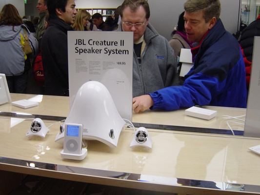 Apple Store — Regent Street — photograph 31