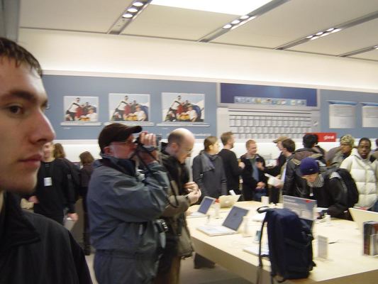 Apple Store — Regent Street — photograph 38