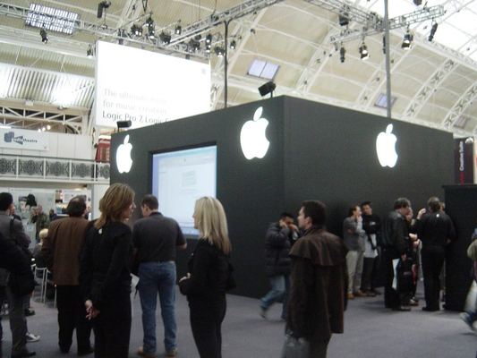 Apple Store — Regent Street — photograph 49