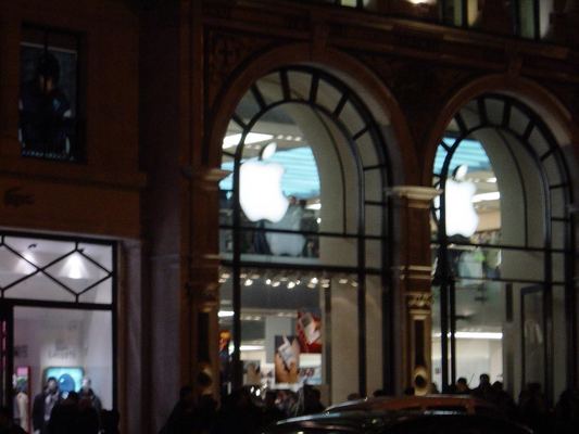 Apple Store — Regent Street — photograph 74