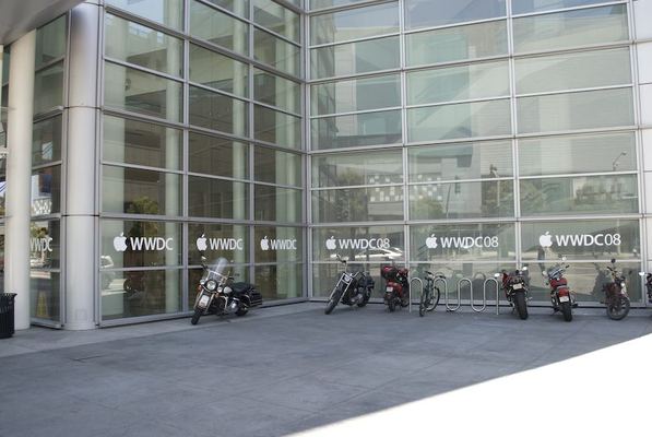 WWDC 2008 — banners — photograph 2